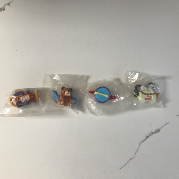 Vintage 1998 Red Rose Toy Chest Collection Mini Teapot Figurines NIP Lot of 4 - Picture 2 of 7